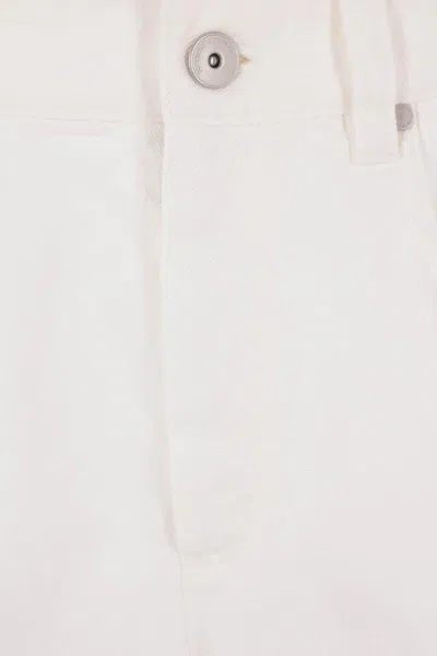 Brunello Cucinelli Trousers With A Square Cropped Silhouette In Gray