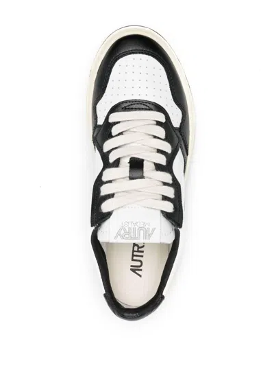 Autry 'medalist' White And Black Low Top Sneakers With Logo Patch