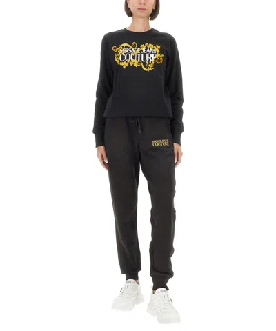 Versace Jeans Couture 范思哲牛仔裤时装运动衫带徽标 In Black