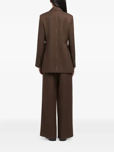 正面裹身式LOGO细节西装夹克