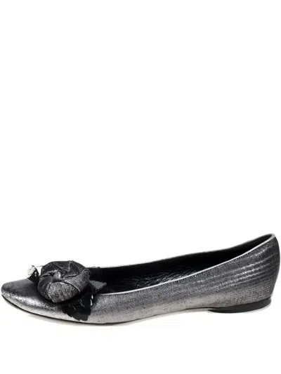 Pre-owned Louis Vuitton Leather Lamé-fabric Rose-appliqué Ballet Flats In Silver