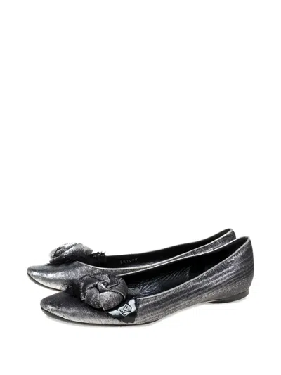 Pre-owned Louis Vuitton Leather Lamé-fabric Rose-appliqué Ballet Flats In Silver