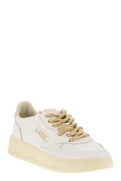 Autry Medalist Low In White