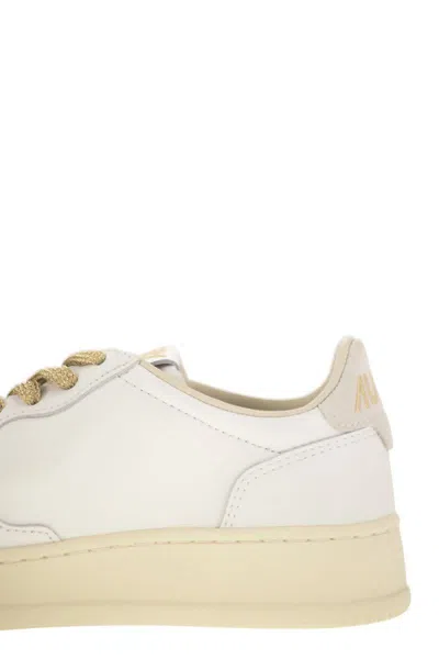 Autry Medalist Low In White