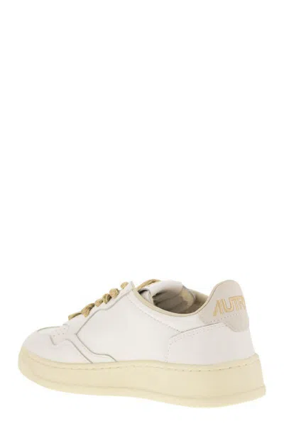 Autry Medalist Low In White