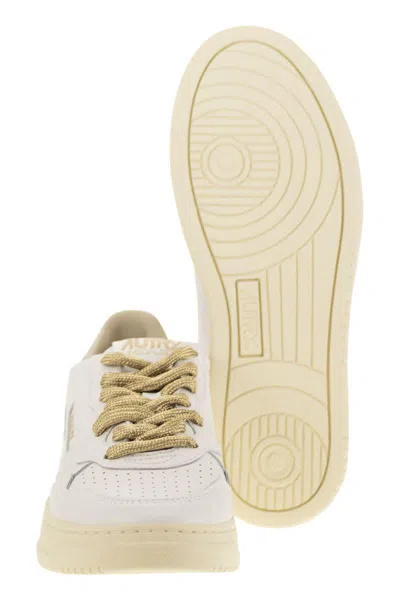 Autry Medalist Low In White