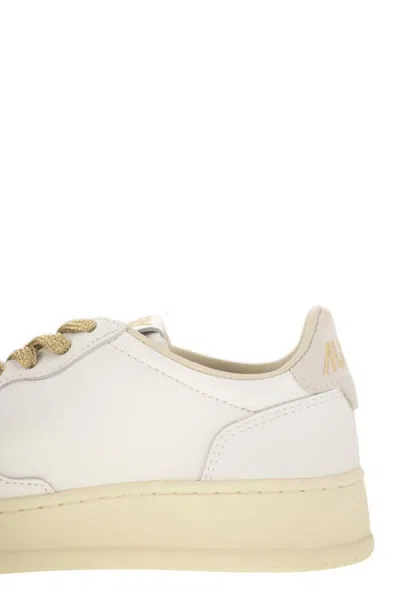Autry Medalist Low In White