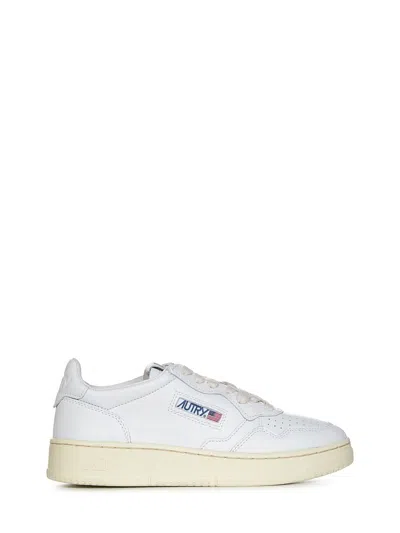 Autry Medalist Low Sneakers In White Leather In White
