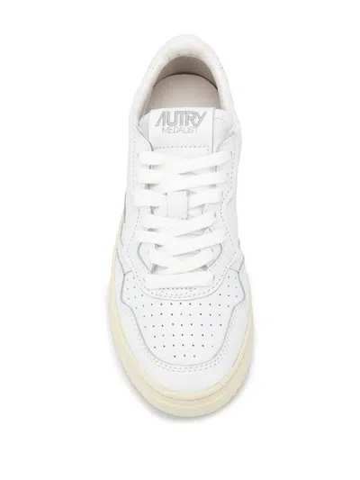 Autry Medalist Low Sneakers In White Leather In White
