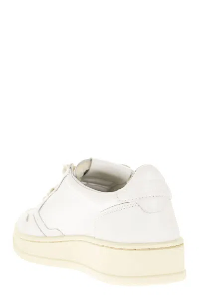 Autry Medalist Low Sneakers In White Leather In White