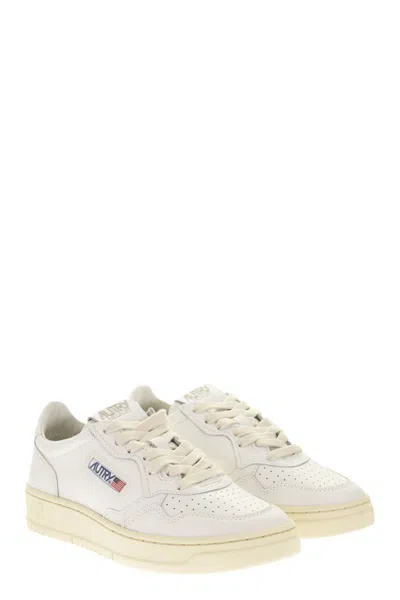 Autry Medalist Low Sneakers In White Leather In White