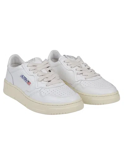 Autry Medalist Low Sneakers In White Leather In White