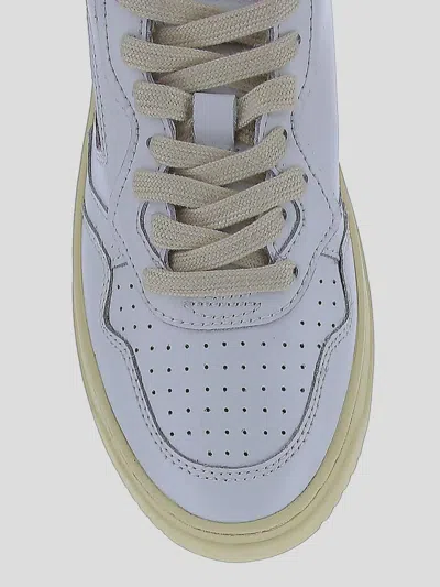 Autry Medalist Lace-up Sneakers In White