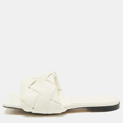 Pre-owned Bottega Veneta White Intrecciato Leather Lido Flat Slides Size 39
