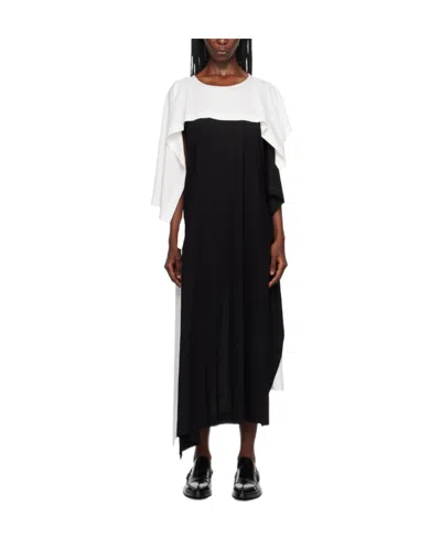 Issey Miyake Hit The Color Of A Medium-length Dress In Black