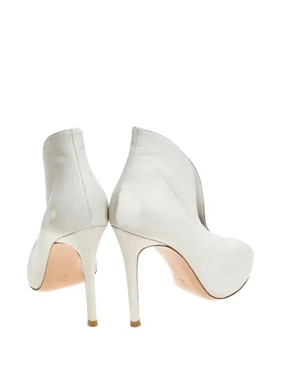 Pre-owned Gianvito Rossi 100mm Leather Heeled Boots In White