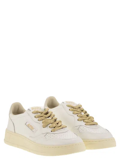 Autry Medalist Low Leather Sneakers In White