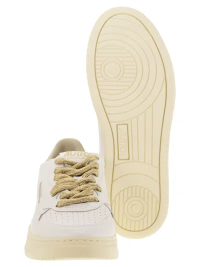Autry Medalist Low Leather Sneakers In White