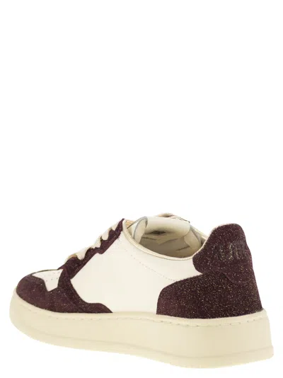 Autry Medalist Low Sneakers With Two Tone Glitter In White