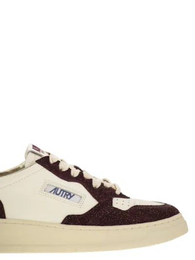 Autry Medalist Low Sneakers With Two Tone Glitter In White