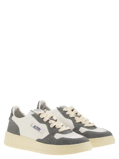 Autry Medalist Low Sneakers With Two Tone Glitter In White
