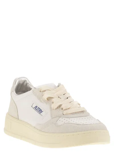 Autry Medalist Low Sneakers With Two Tone Glitter In Neutral
