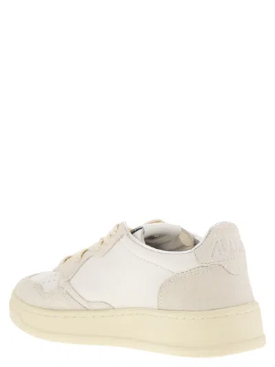 Autry Medalist Low Sneakers With Two Tone Glitter In Neutral