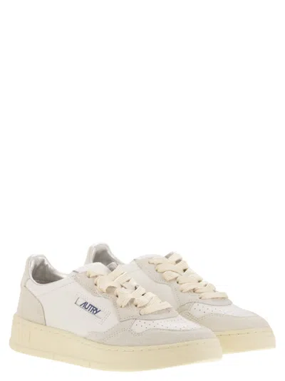 Autry Medalist Low Sneakers With Two Tone Glitter In Neutral