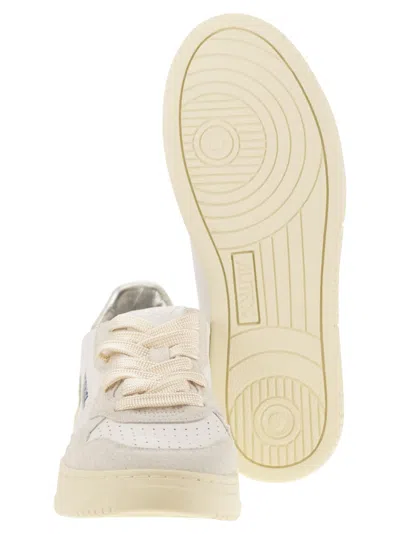 Autry Medalist Low Sneakers With Two Tone Glitter In Neutral