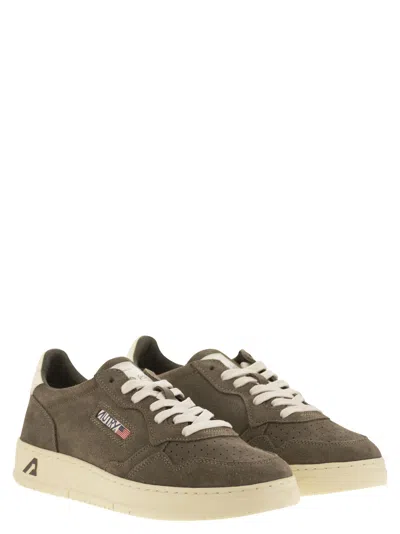 Autry Low-top Suede Sneakers With Rubber Sole And Lace-up Closure In Green