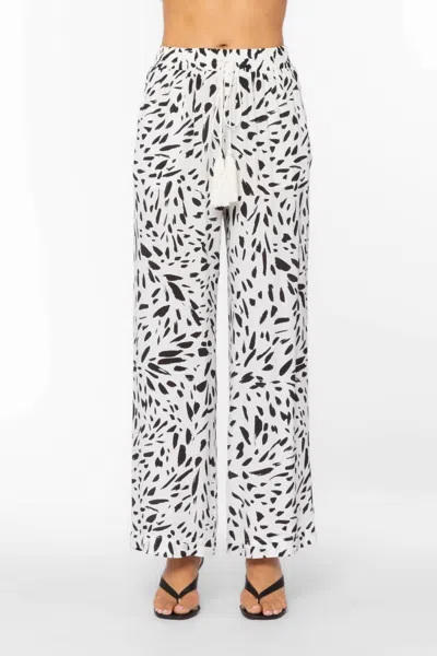 Velvet Heart Wendy Pants In White & Black In White