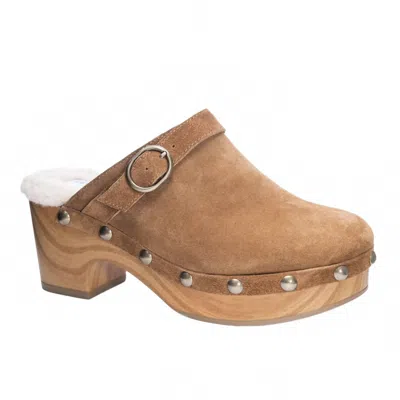 Chinese Laundry Women's Cindy Casual Clog In Tan