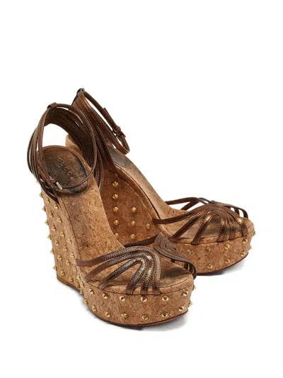 Pre-owned Gucci 140mm Patent Leather Studded Wedge Sandals In Brown