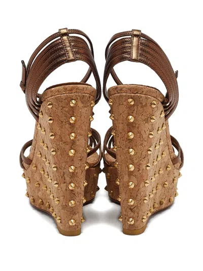 Pre-owned Gucci 140mm Patent Leather Studded Wedge Sandals In Brown