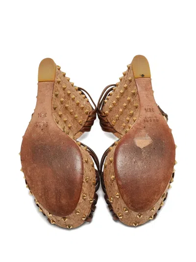 Pre-owned Gucci 140mm Patent Leather Studded Wedge Sandals In Brown