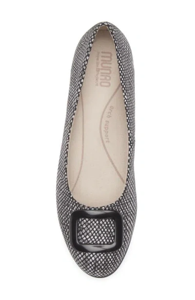 Munro Gianna Buckle Flat