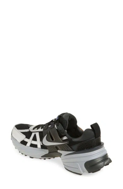 Nike V2k Run Sneaker