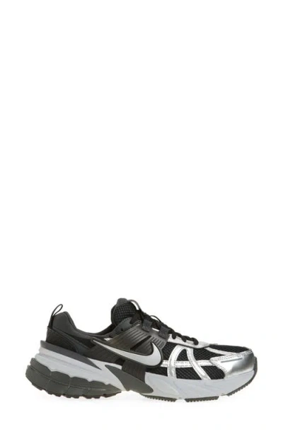 Nike V2k Run Sneaker