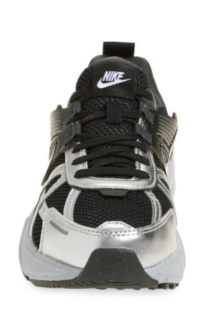 Nike V2k Run Sneaker