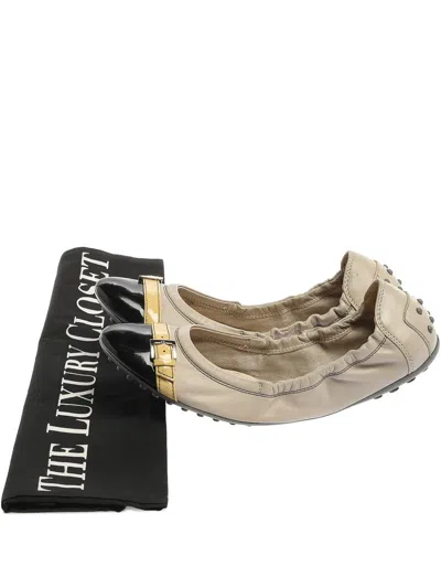 Pre-owned Tod's Buckle-detail Leather Ballet Flats In Neutral