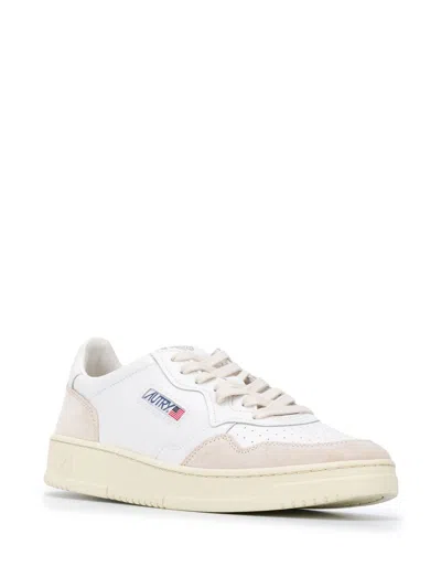 Autry Medalist Low-top Sneakers In Neutral