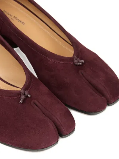 Maison Margiela Tabi Wildleder-pumps Mit Blockabsatz In Red