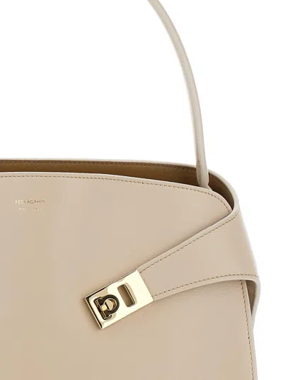 Ferragamo Hug Sh S Shoulder Bag 34,0x15,5x25,5