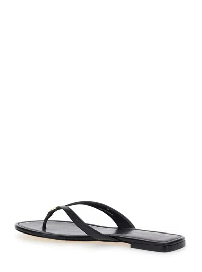 Tory Burch 'classic' Black Flip Flop Sandals With Logo Plaque And Thong Strap In Leather Woman