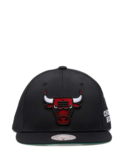 Mitchell & Ness Bulls Logo Snapback Cap In Black