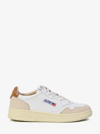 Autry Low-top Sneakers With Suede Inserts And Contrasting Heel In White