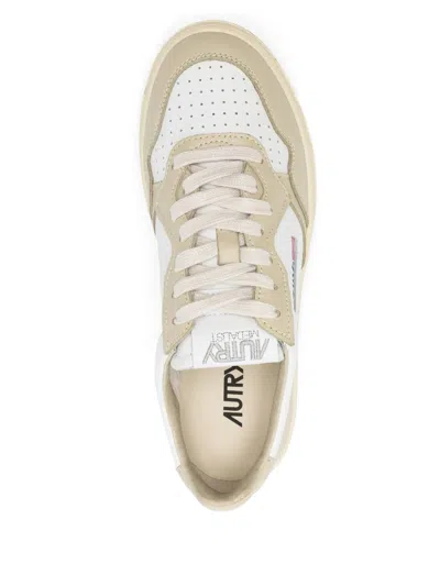 Autry Medalist Low-top Sneakers In White