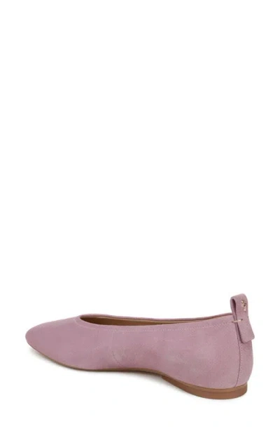 27 Edit Naturalizer Carla Flat