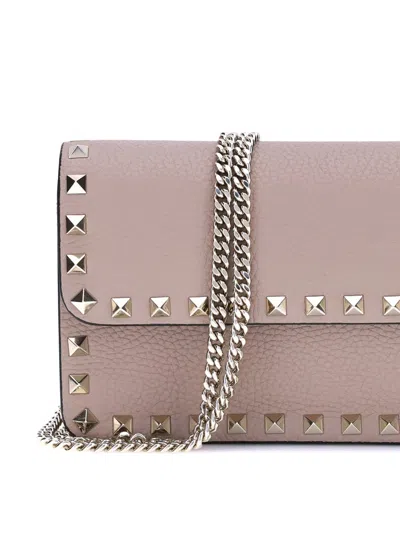 Valentino Rockstud Pochette With Chain In Pink