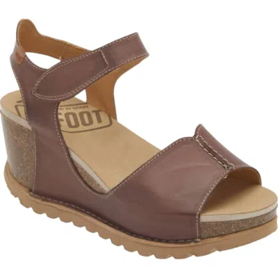 Onfoot Women's Samoa 310 Wedge Sandals In Chocolate